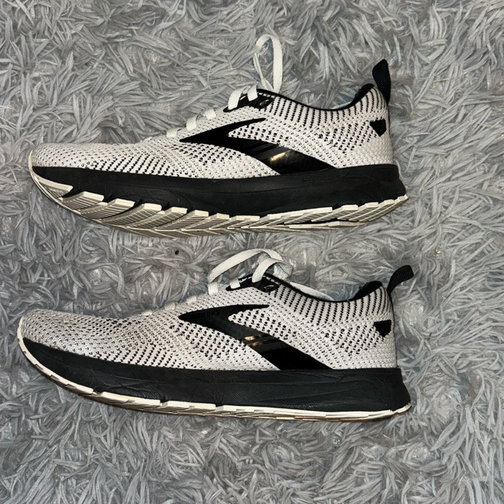 Brooks Revel 5 | size 6 in Women's